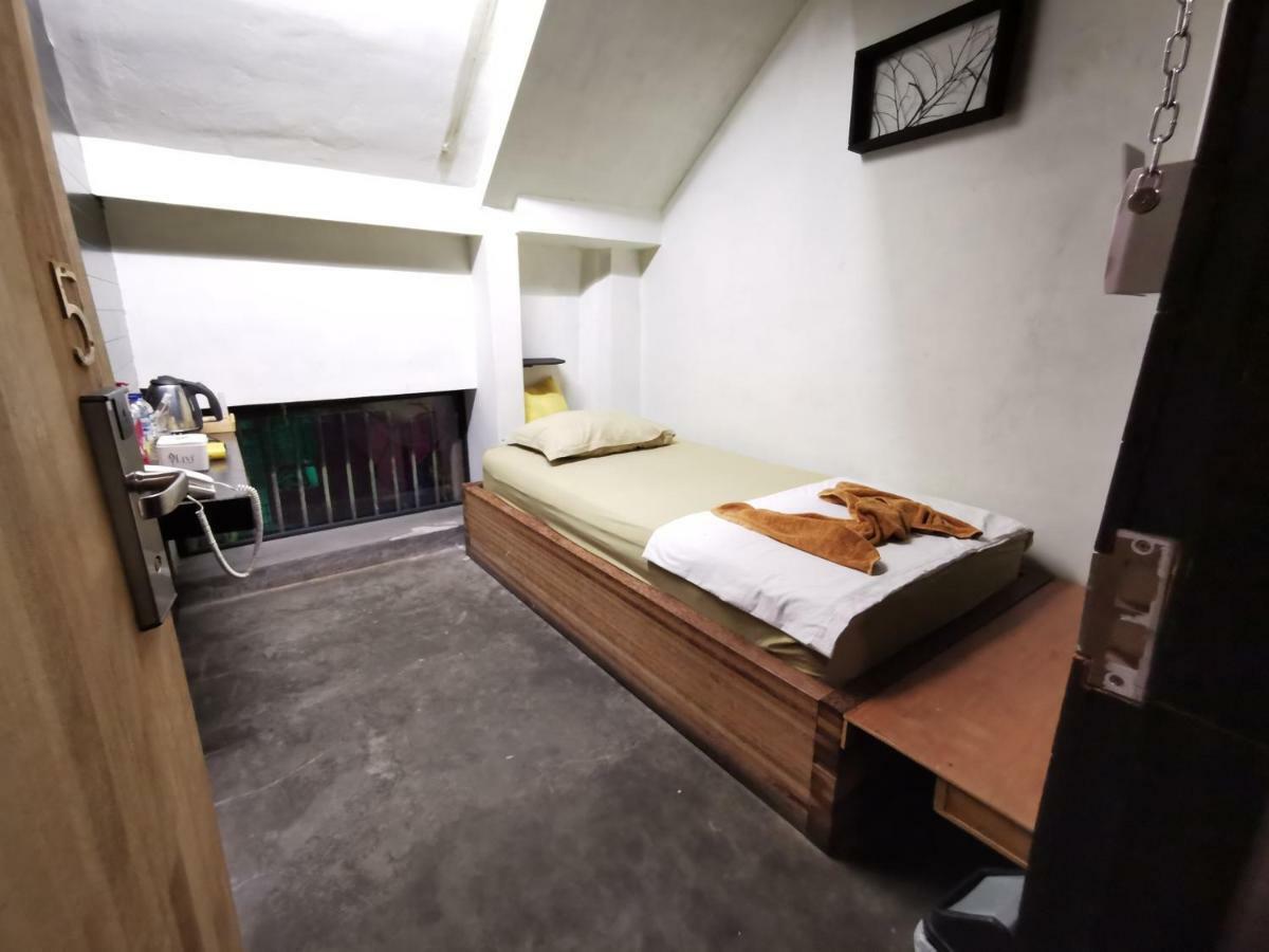 Bat & Arrow Hotell Padang  Rum bild